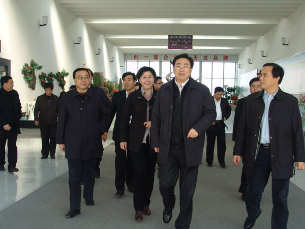 盘锦市市长孙国相等领导到辽宁天龙药业集团考察